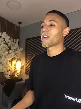 Snapshot of B_Wild chatting on October 26, 2025, 4:07 am B Wild online show from October 26, 2025, 4:07 am