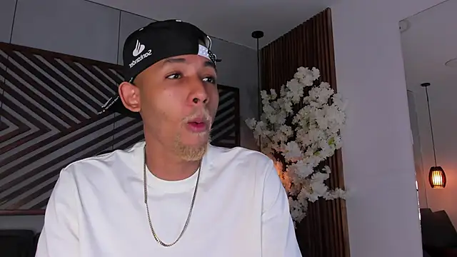 B Wild online show from December 4, 2025, 3:05 am