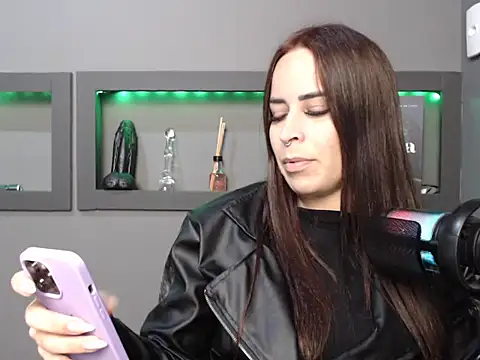 Snapshot of GuriaHot chatting on September 11, 2025, 9:59 pm GuriaHot online show from September 11, 2025, 9:59 pm