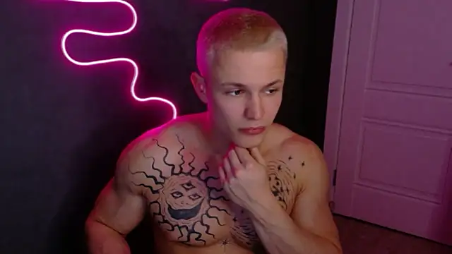 Snapshot of James__Noah chatting on October 11, 2025, 9:13 pm James Noah online show from October 11, 2025, 9:13 pm