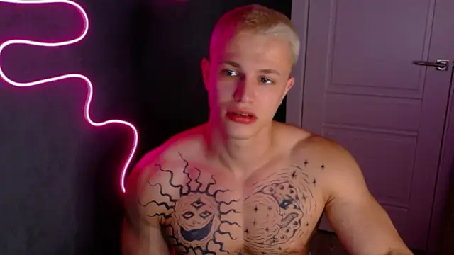 Snapshot of James__Noah chatting on October 13, 2025, 8:09 pm James Noah online show from October 13, 2025, 8:09 pm