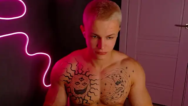 Snapshot of James__Noah chatting on October 15, 2025, 8:42 pm James Noah online show from October 15, 2025, 8:42 pm