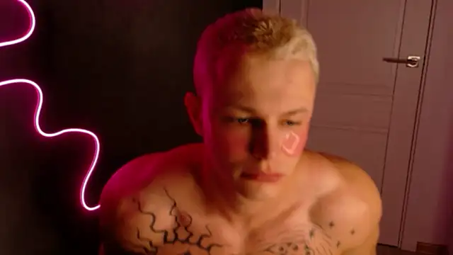 Snapshot of James__Noah chatting on October 17, 2025, 9:17 pm James Noah online show from October 17, 2025, 9:17 pm