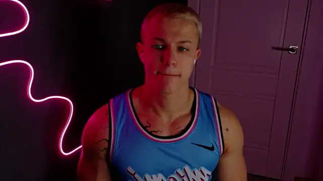 Snapshot of James__Noah chatting on October 21, 2025, 8:42 pm James Noah online show from October 21, 2025, 8:42 pm