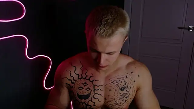 Snapshot of James__Noah chatting on October 27, 2025, 8:35 pm James Noah online show from October 27, 2025, 8:35 pm