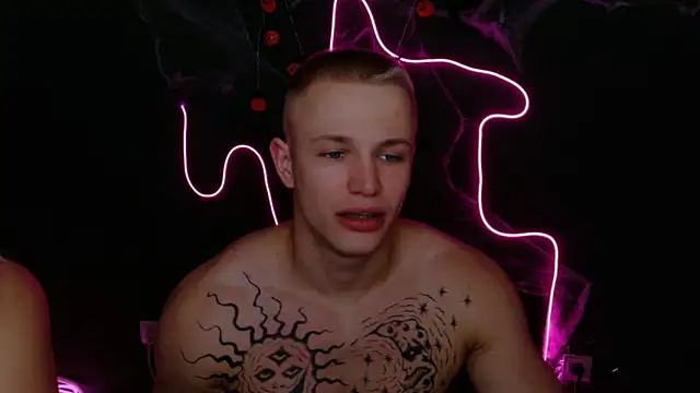 Snapshot of James__Noah chatting on November 3, 2025, 10:10 pm James Noah online show from November 3, 2025, 10:10 pm