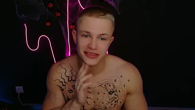 Snapshot of James__Noah chatting on November 6, 2025, 10:10 pm James Noah online show from November 6, 2025, 10:10 pm