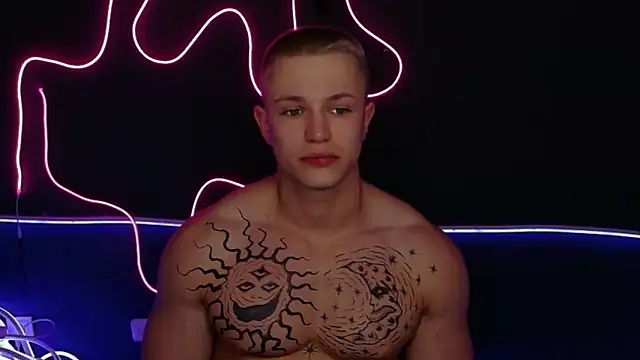 Snapshot of James__Noah chatting on November 8, 2025, 8:40 pm James Noah online show from November 8, 2025, 8:40 pm