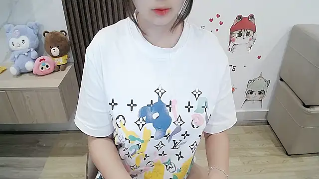 Eirlys18 online show from October 10, 2025, 1:37 am