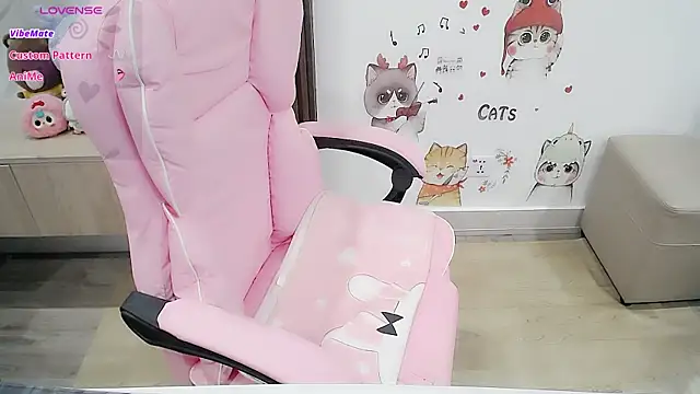 Eirlys18 online show from October 14, 2025, 12:55 am