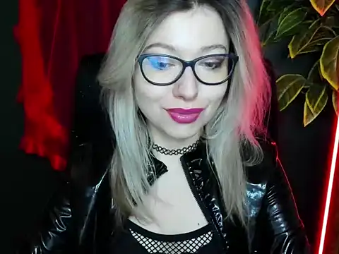 Snapshot of loveHeidi chatting on February 18, 2026, 5:36 am loveHeidi online show from February 18, 2026, 5:36 am