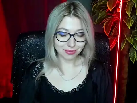 Snapshot of loveHeidi chatting on March 9, 2026, 5:33 am loveHeidi online show from March 9, 2026, 5:33 am