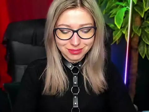 Snapshot of loveHeidi chatting on March 17, 2026, 6:39 am loveHeidi online show from March 17, 2026, 6:39 am