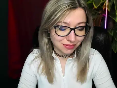 Snapshot of loveHeidi chatting on March 18, 2026, 6:27 am loveHeidi online show from March 18, 2026, 6:27 am