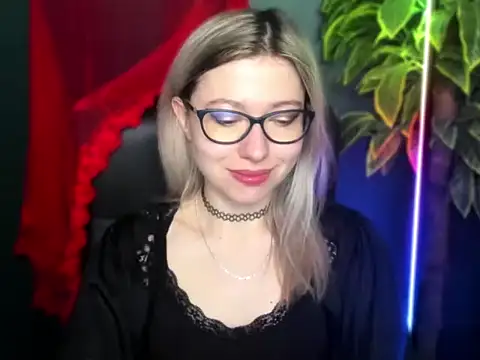 Snapshot of loveHeidi chatting on March 24, 2026, 5:34 am loveHeidi online show from March 24, 2026, 5:34 am