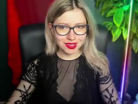 Snapshot of loveHeidi chatting on March 30, 2026, 8:15 am loveHeidi online show from March 30, 2026, 8:15 am