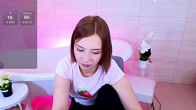 LumMina online show from October 5, 2025, 10:02 am