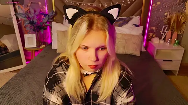 EmillyRogers online show from October 6, 2025, 4:54 am