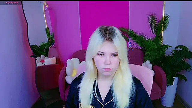 EmillyRogers online show from October 19, 2025, 5:19 am