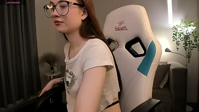 Snapshot of Dolly_Gleam chatting on October 7, 2025, 11:18 am Dolly Gleam online show from October 7, 2025, 11:18 am