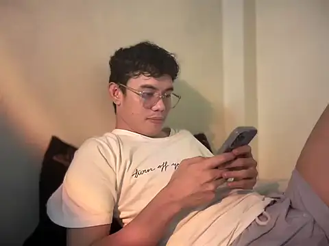 keirflorianxx online show from September 15, 2025, 3:01 pm