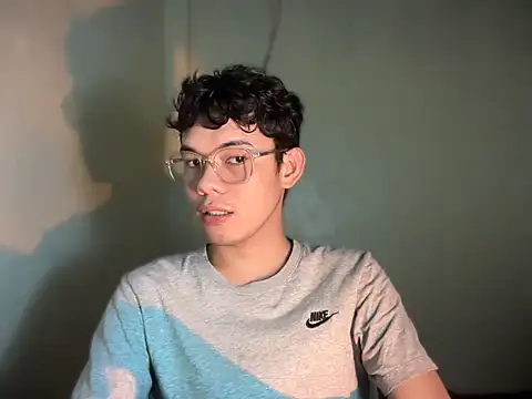 keirflorianxx online show from September 16, 2025, 1:01 pm