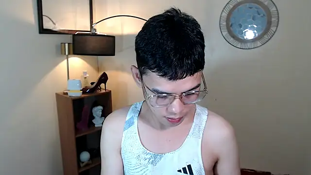 keirflorianxx online show from October 5, 2025, 9:45 pm