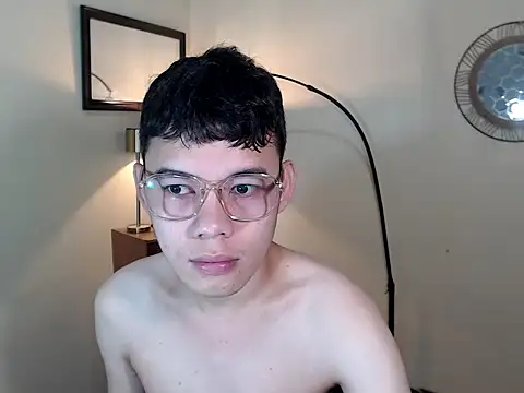 keirflorianxx online show from October 7, 2025, 12:46 pm