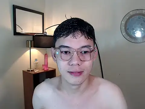 keirflorianxx online show from October 8, 2025, 7:55 pm