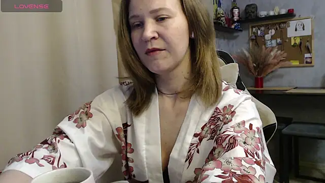 Snapshot of harpermoss chatting on October 14, 2025, 10:10 pm harpermoss online show from October 14, 2025, 10:10 pm