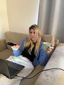 Snapshot of DesireDaisy chatting on September 22, 2025, 9:00 am DesireDaisy online show from September 22, 2025, 9:00 am