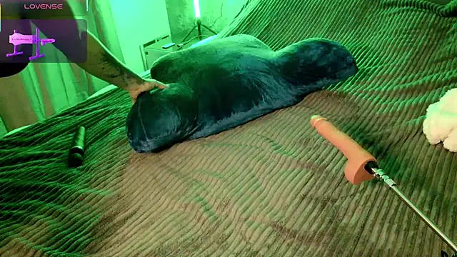 Snapshot of Happymaus chatting on October 6, 2025, 8:39 pm Happymaus online show from October 6, 2025, 8:39 pm