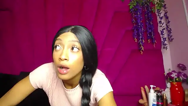 Snapshot of Lea_Sweetly chatting on October 11, 2025, 1:09 pm Lea Sweetly online show from October 11, 2025, 1:09 pm