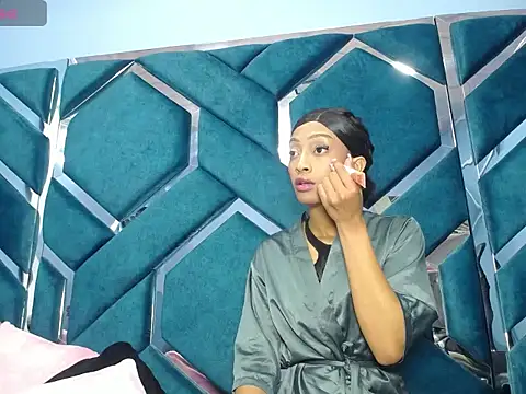 Snapshot of Lea_Sweetly chatting on October 29, 2025, 1:13 pm Lea Sweetly online show from October 29, 2025, 1:13 pm