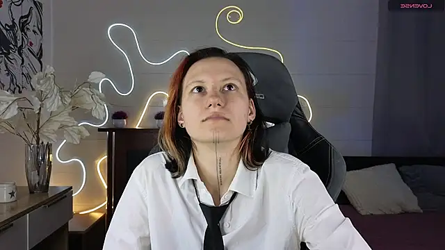 Eva Vilss online show from September 9, 2025, 5:23 pm