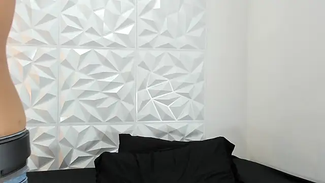 johan miller0 online show from September 30, 2025, 1:32 am