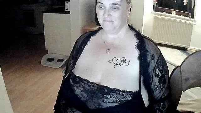 Minou1610 online show from November 10, 2025, 7:35 pm