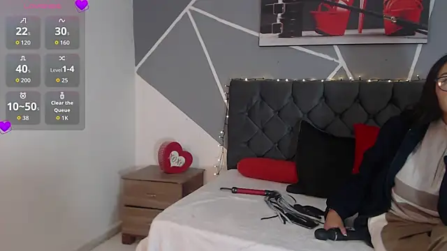 Snapshot of Emily_Caprile chatting on September 10, 2025, 12:05 pm Emily Caprile online show from September 10, 2025, 12:05 pm