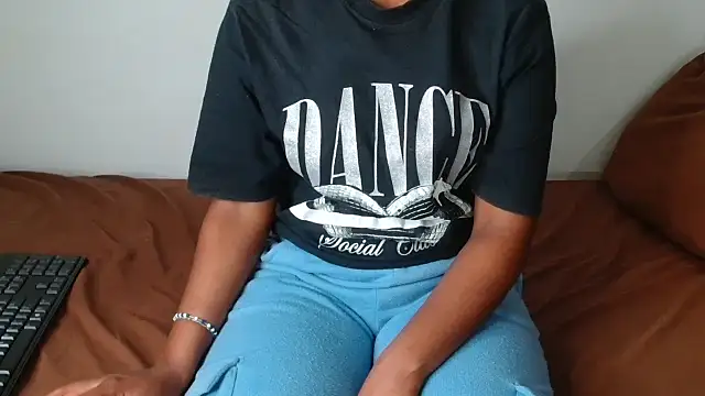 Snapshot of AshleyT255 chatting on September 29, 2025, 6:46 pm AshleyT255 online show from September 29, 2025, 6:46 pm