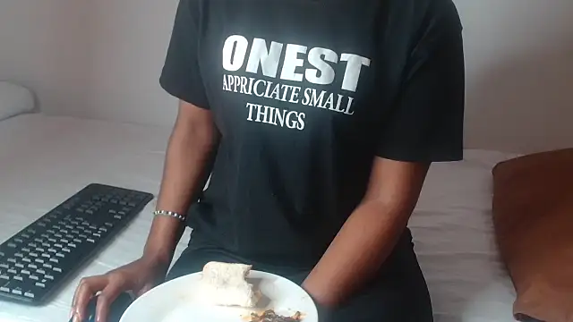 Snapshot of AshleyT255 chatting on October 20, 2025, 1:44 pm AshleyT255 online show from October 20, 2025, 1:44 pm