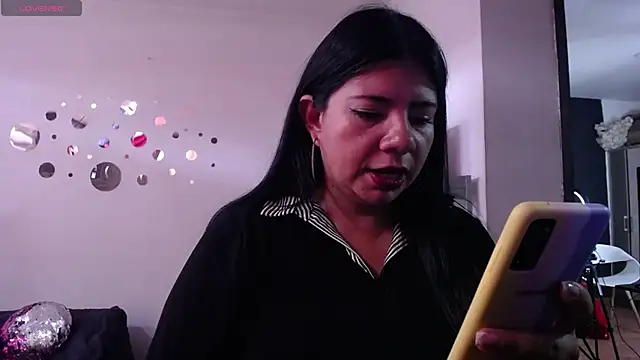 kinky momm online show from June 1, 2026, 5:03 pm