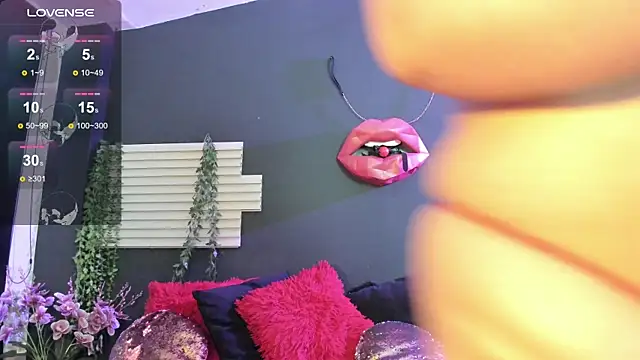 kinky momm online show from June 15, 2026, 4:53 pm