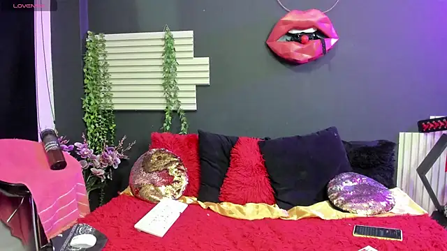 kinky momm online show from June 19, 2026, 4:33 pm