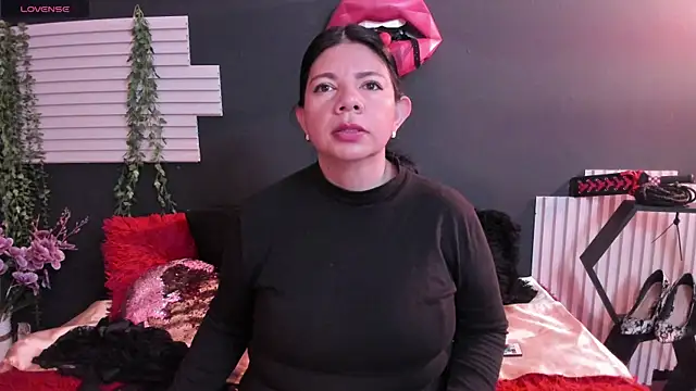 kinky momm online show from July 4, 2026, 3:40 pm