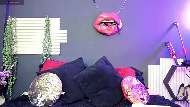 kinky momm online show from July 18, 2026, 2:10 pm
