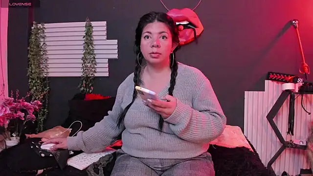kinky momm online show from August 4, 2026, 2:52 pm