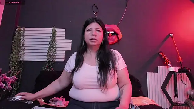 kinky momm online show from August 6, 2026, 3:36 pm