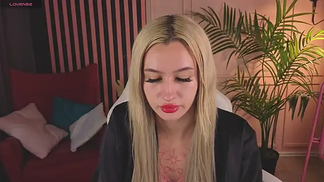 Snapshot of MelanyKink chatting on September 25, 2025, 2:32 pm MelanyKink online show from September 25, 2025, 2:32 pm