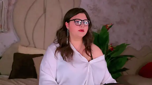 UR BELLA online show from September 28, 2025, 10:53 am