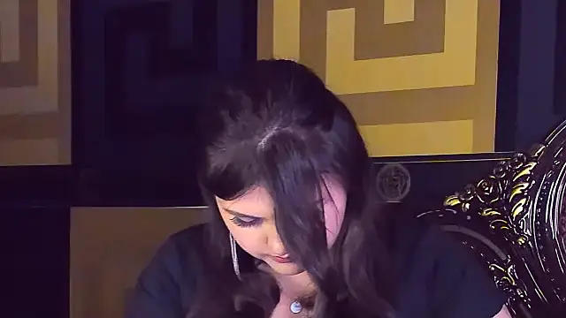 UR BELLA online show from October 10, 2025, 3:55 pm